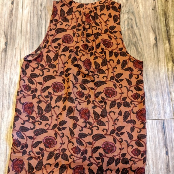 Beautiful high low top. Size medium. Let it be. - Picture 4 of 5